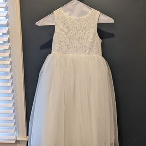 Flower girl/special occasion dress. Size 6
